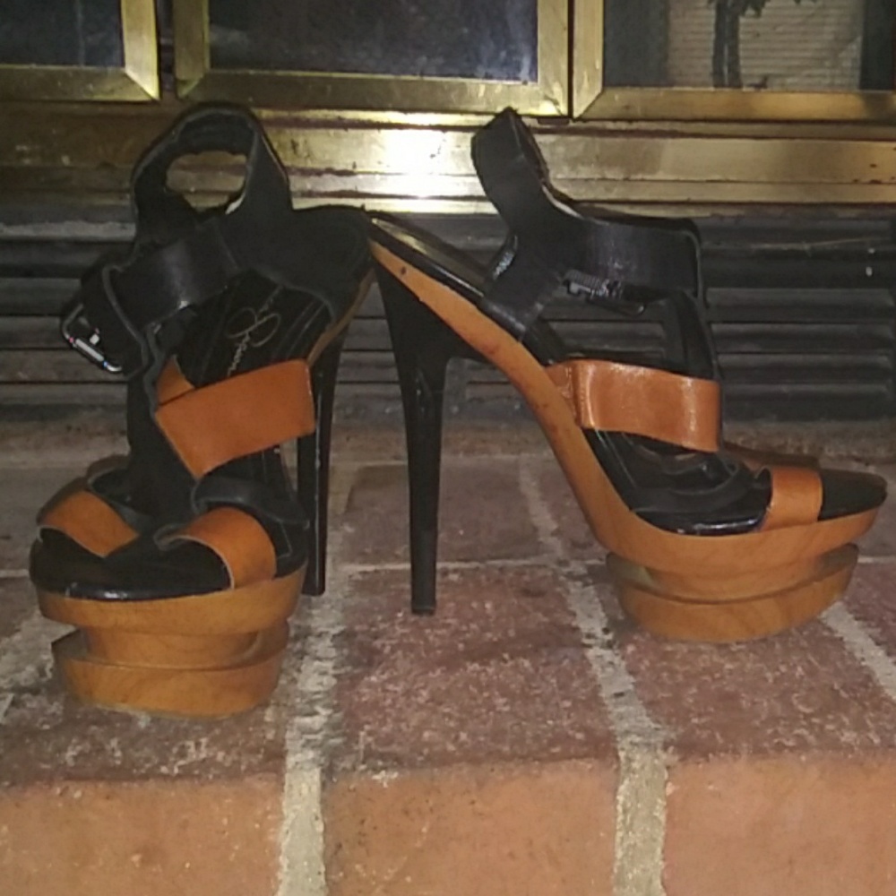 Shoes - Picture 3 of 4